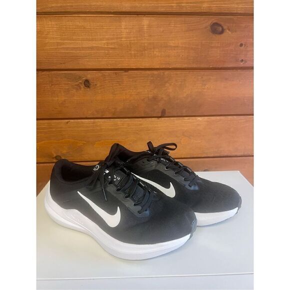 Nike W Air Winflo 10 [DV4023-003] Women Running Shoes Black/White  Sz 8.5 - Picture 1 of 8